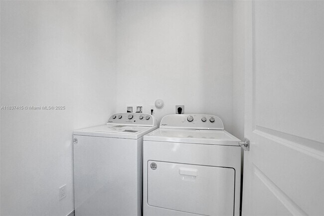Building Photo - 13145 Addilyn Ct