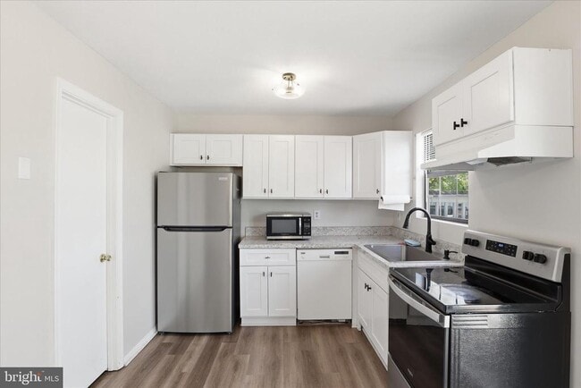 Building Photo - 663 Johahn Dr