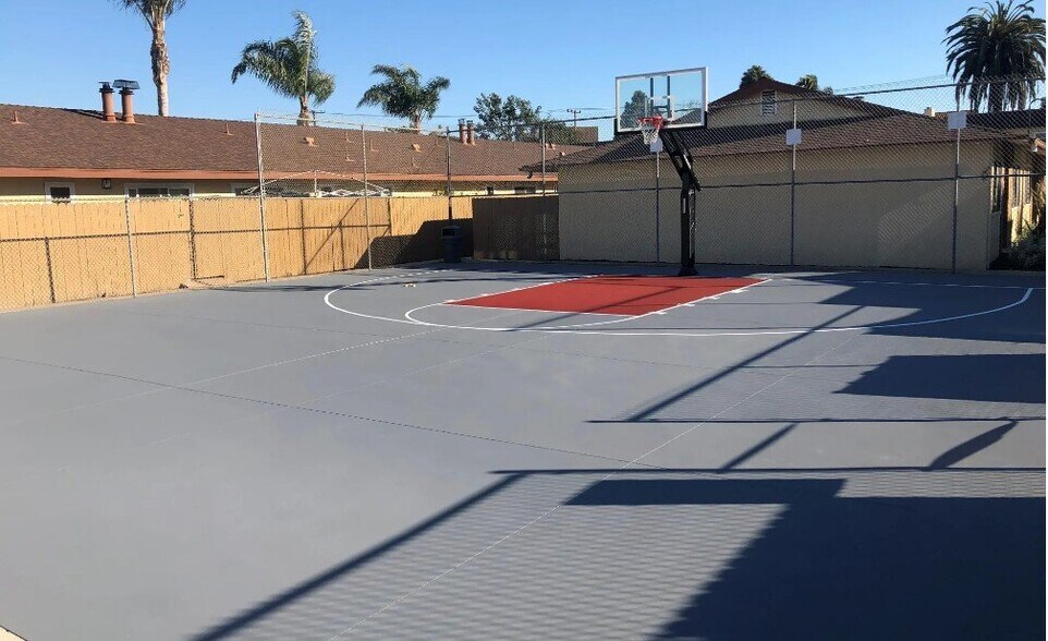 Building Photo - 4901 Heil Ave