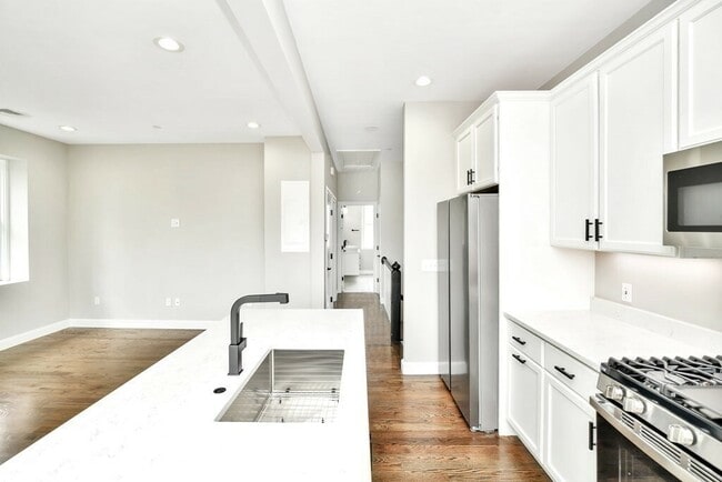 Building Photo - 14 Rockland St