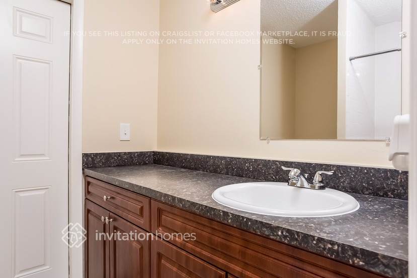 Building Photo - 413 SW 75th Ave