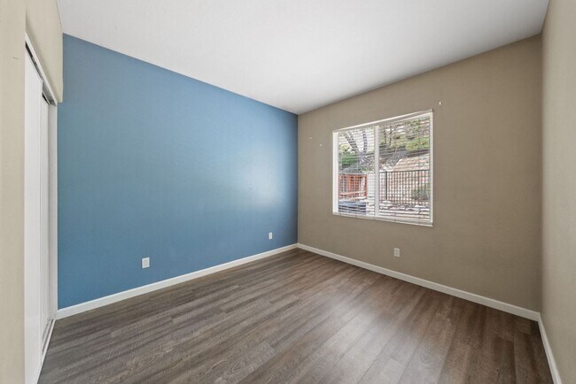 Building Photo - 24898 Sunset Vista Ave
