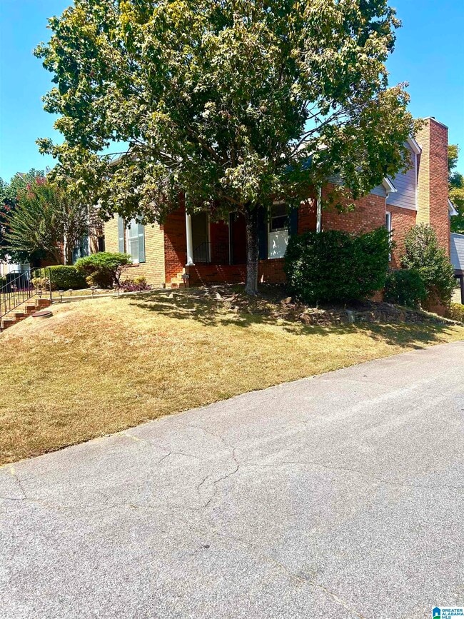 Building Photo - 2212 Ascot Ln