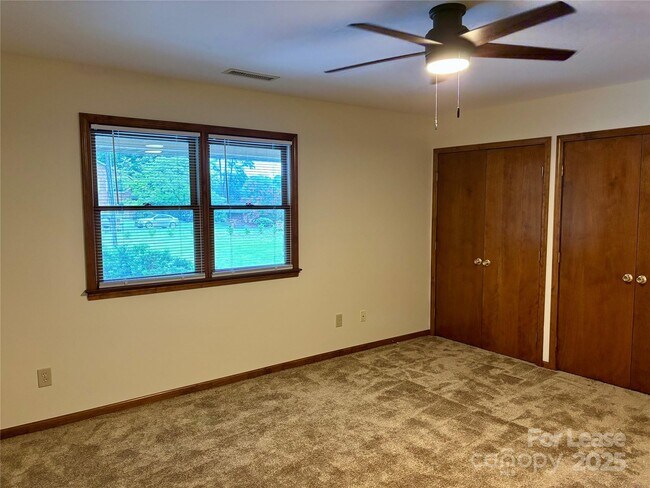 Building Photo - 125 Hillcrest Dr
