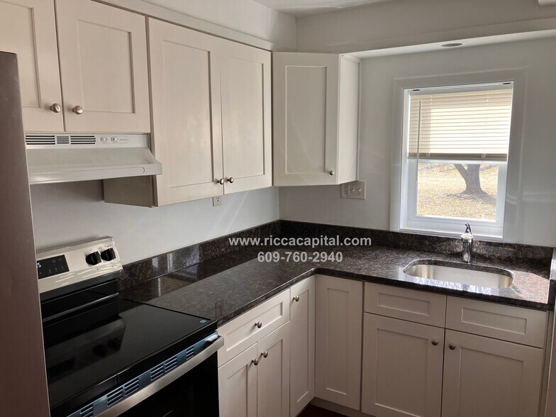 Building Photo - 685 Egg Harbor Rd