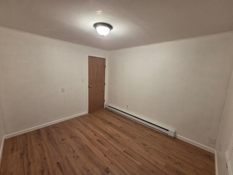 Building Photo - 24 Rocky Hill Ave