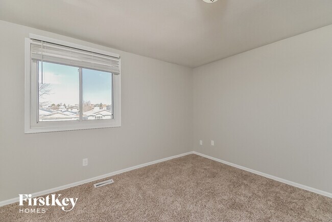 Building Photo - 2213 Moccassin Dr