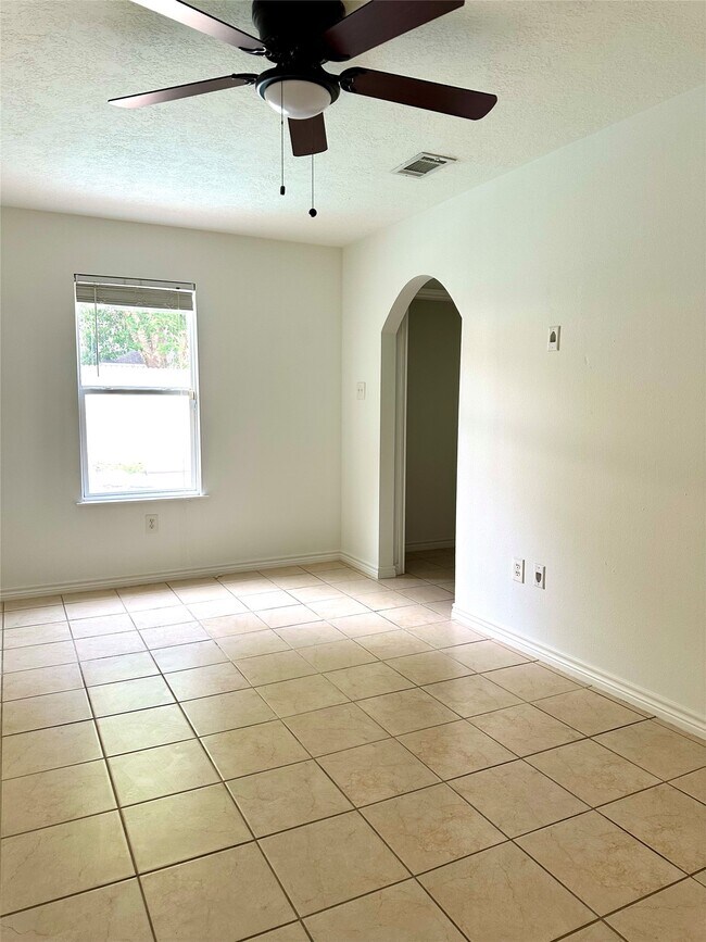 Building Photo - 24914 Aughton Ct