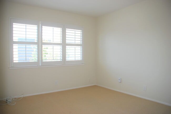Building Photo - Corner Unit Townhome in Corte Madera For Rent!