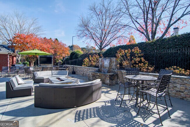 Building Photo - 1970 Peachford Rd