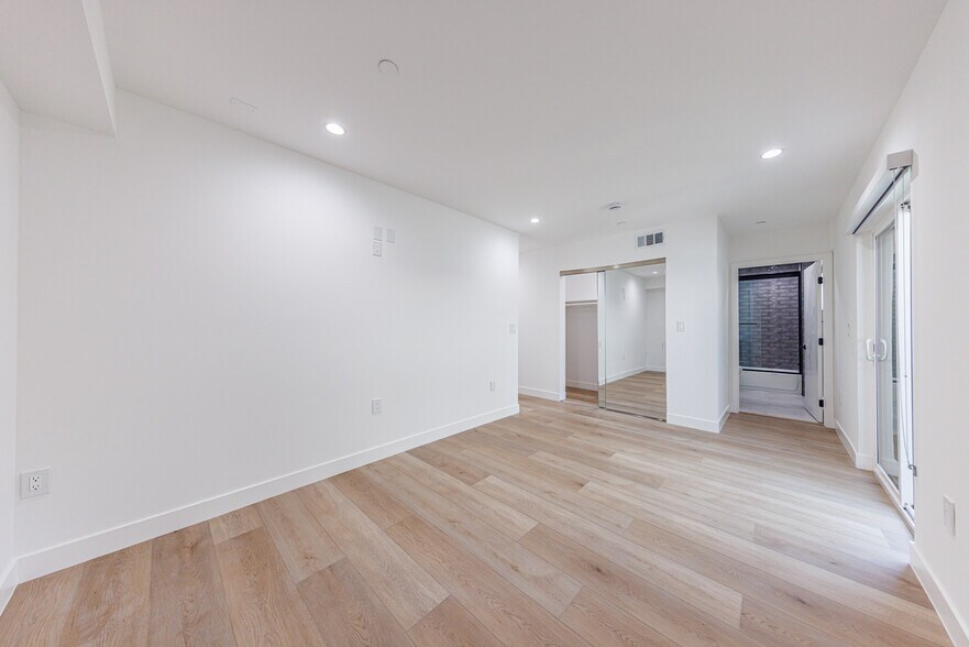 Building Photo - 11311 Collins St