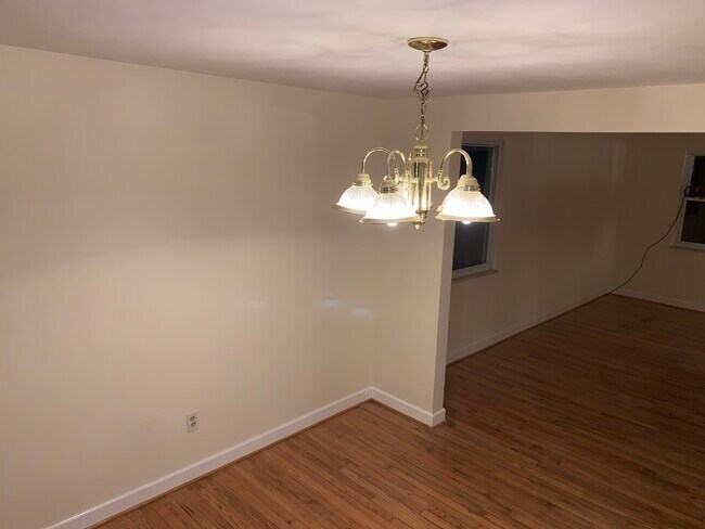 Building Photo - 4268 Sample Ct