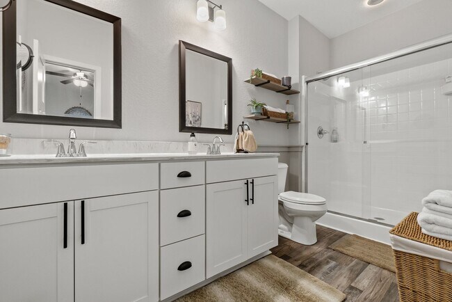 Building Photo - Luxury Townhome for Rent near Regent!