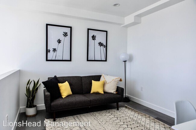 Building Photo - 4557 Rosewood Ave