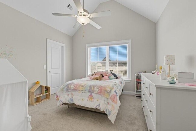 Building Photo - Exceptional Home in Donahue Ridge!