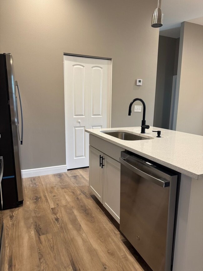 Building Photo - 923 Hagle Park Rd