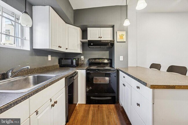 Building Photo - 1625 Edgley St