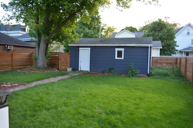 Building Photo - 109 Fairview Ave