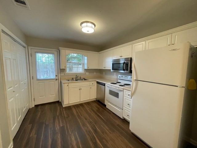 Building Photo - 4463 Belair Dr