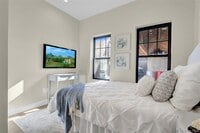 Building Photo - 610 Jericho Tpke