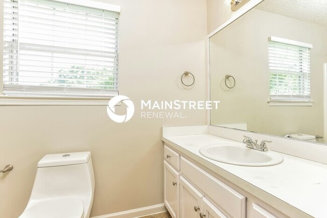 Building Photo - 3 Bedroom Pet-Friendly Home in OLD HICKORY...