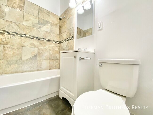 Building Photo - 1516 S Wilton Pl