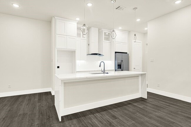 Building Photo - 6713 St Augustine St