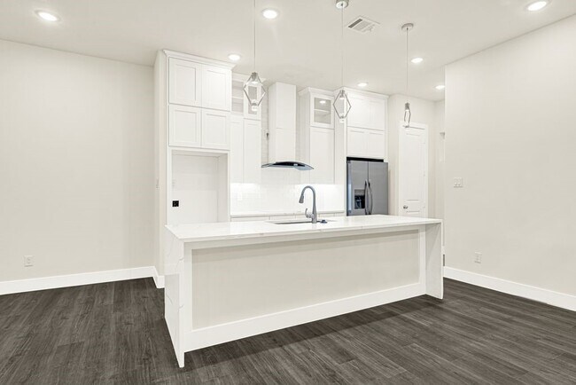 Building Photo - 6719 St Augustine St