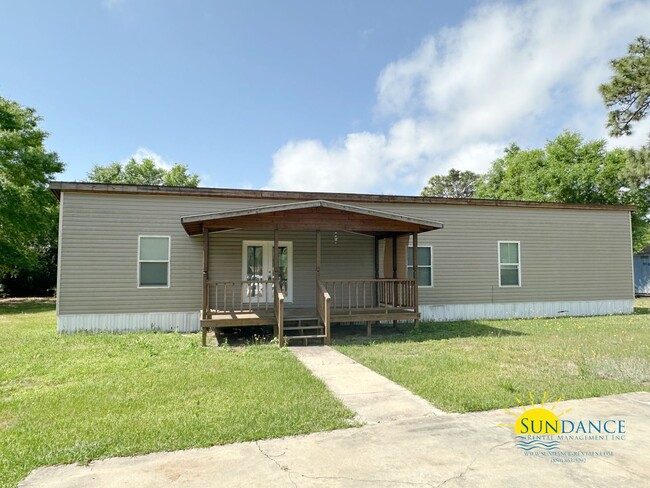 Primary Photo - Quaint Mobile Home in Navarre!