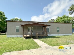 Building Photo - Quaint Mobile Home in Navarre!