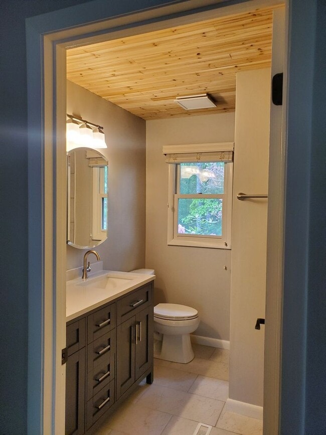 Building Photo - Updated with a lovely view of Lake St. George 3 bedroom / 3 bath