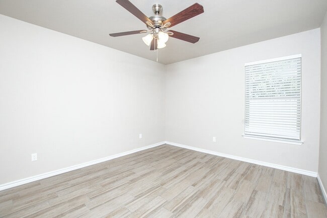 Building Photo - 2551 Leroy Ln