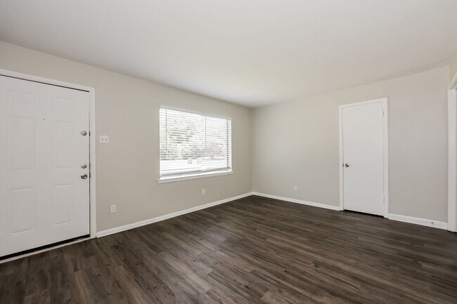Building Photo - Coming Soon! 3 BR/1BA | Updated Single Family Home | 1-Car Garage | Shaded backyard!