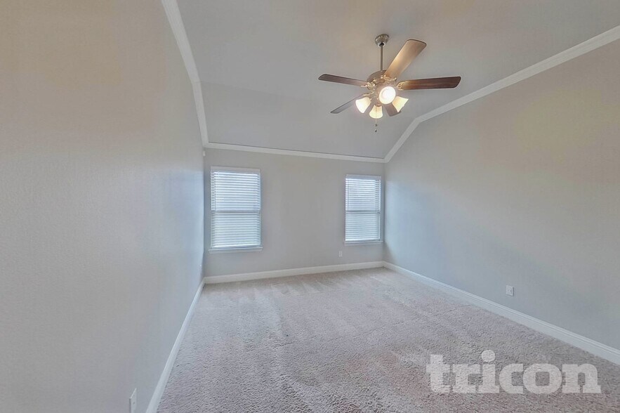 Building Photo - 536 Longhorn Ln