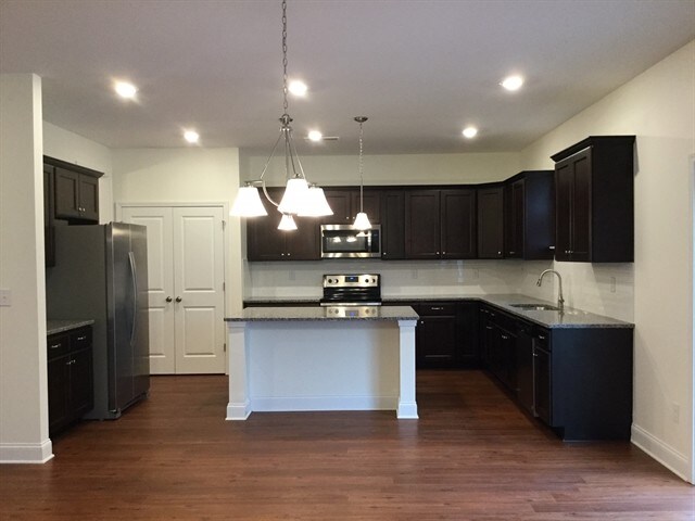 Building Photo - 3039 Greenmont Cir