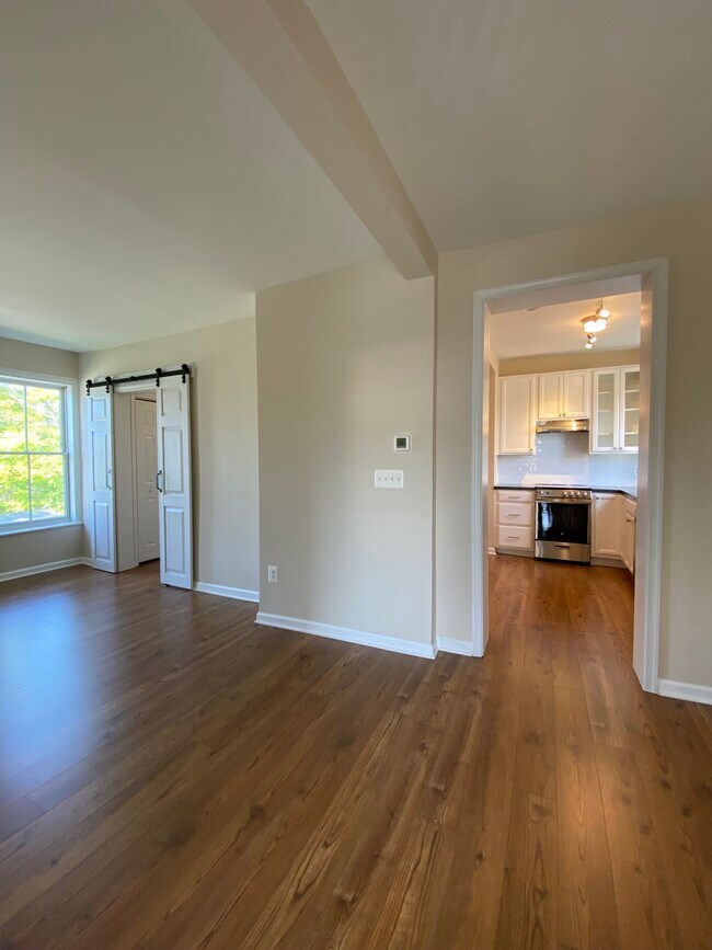 Building Photo - 13 John St