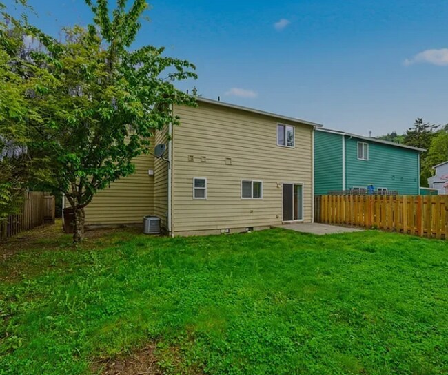 Building Photo - Camas 4 Bedroom Home with Central AC, Fireplace & Fenced Yard Near Downtown!