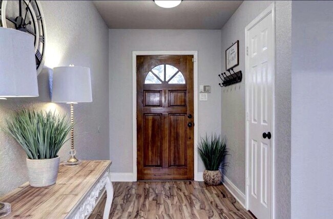 Building Photo - 4508 Stonebridge Dr