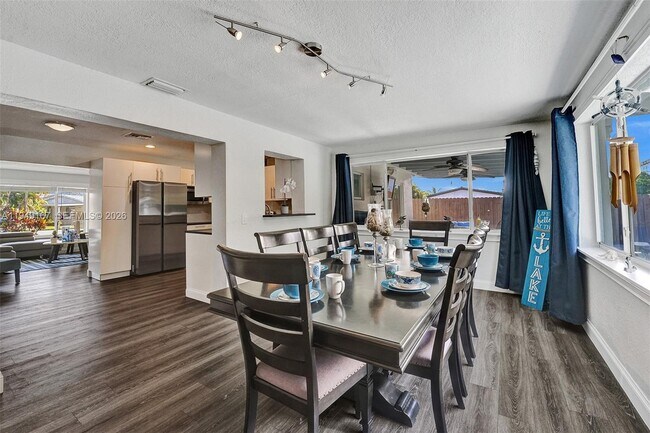 Building Photo - 3730 SW 47th Ct