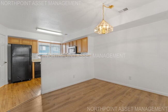 Building Photo - Beautiful 2 beds 2.5 baths in Brighton!