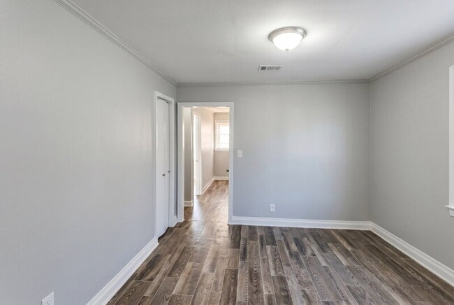 Building Photo - 352 Adams St