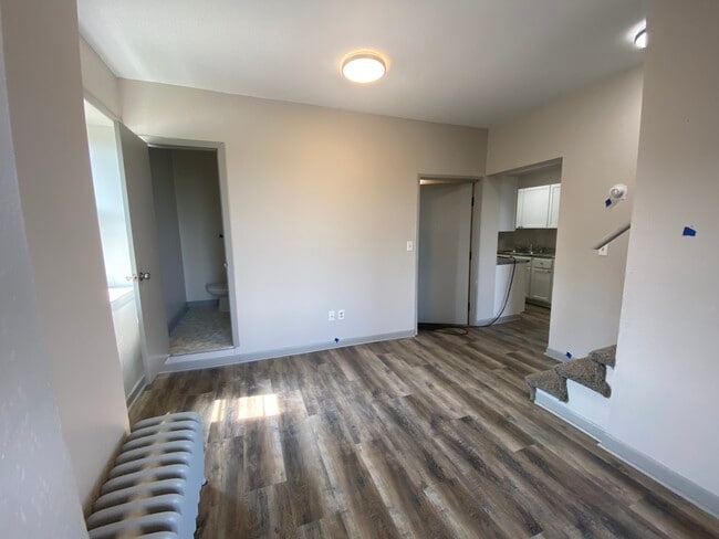 Building Photo - Ten-0-Nine