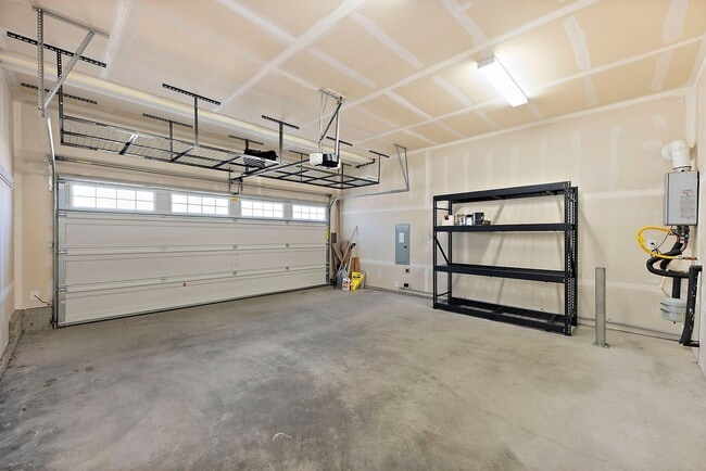Building Photo - Lacey/Hawks Prairie 4 bedroom 2381 SF home...