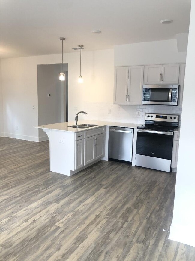 Building Photo - 3108 Elm Hill Pike