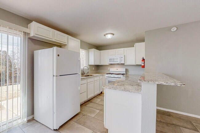 Building Photo - NE Mid-Century Modern 3 Badroom 1.5 Bath with garage