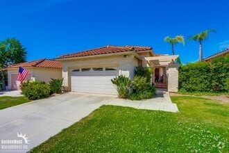 Building Photo - Lovely 3Bdm 2Ba Patio Home Located in the ...