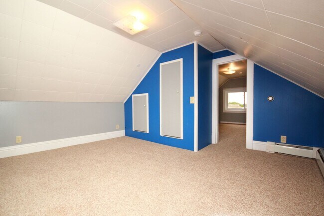 Building Photo - Updated home on 1 acre lot