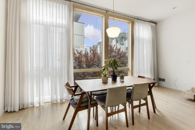 Building Photo - 1108 N Bodine St