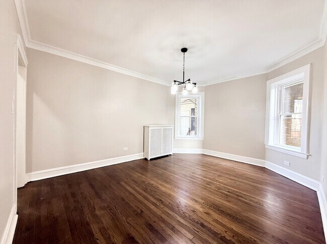 Building Photo - 5536 N Spaulding Ave