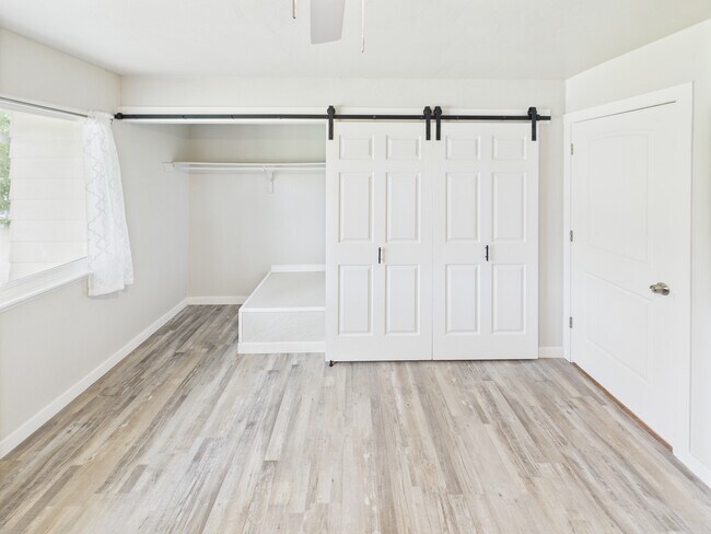 Building Photo - 1044 Coronado Pkwy S